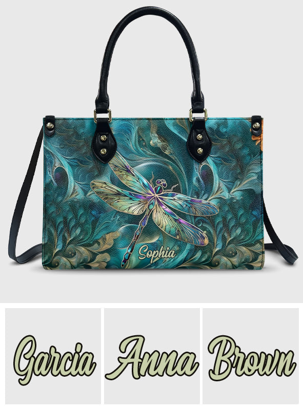 Wunderschöne Libelle – personalisierte Libellen-Lederhandtasche