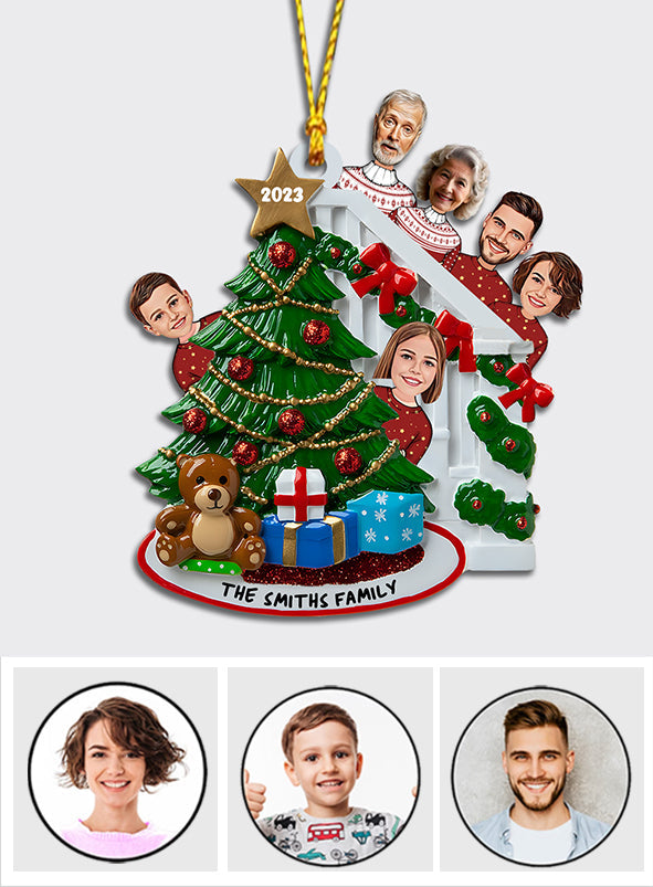 Treppenhaus-Cartoon-Familie – Personalisierter Familienschmuck