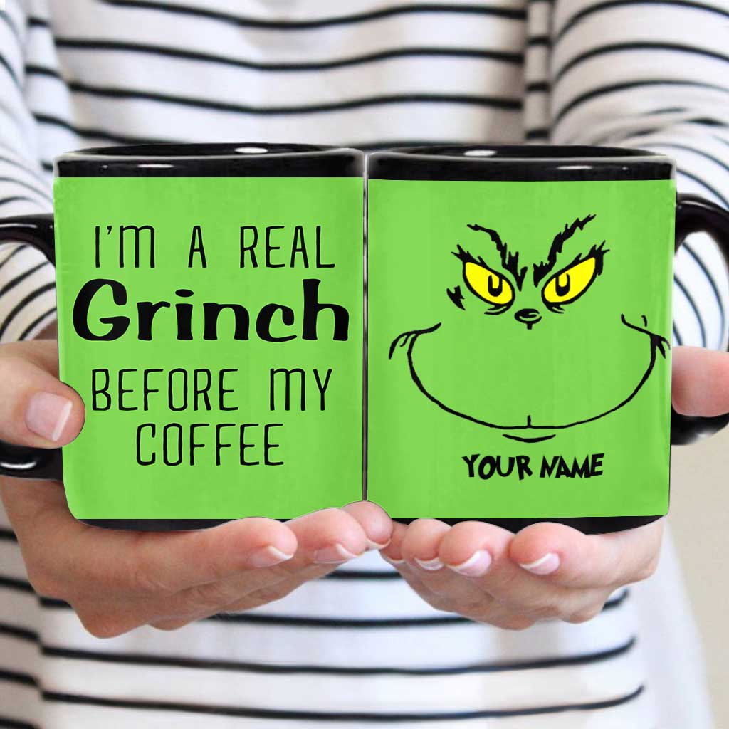 Vor meinem Kaffee – Personalisierte Weihnachtsstola-Tasse