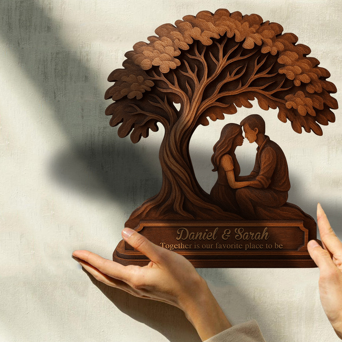 Gemeinsam sind wir am liebsten – personalisierte Holzplakette in Pärchenform