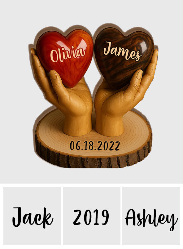Zwei Herzen, eine Liebe – personalisierte Holzplakette in Pärchenform