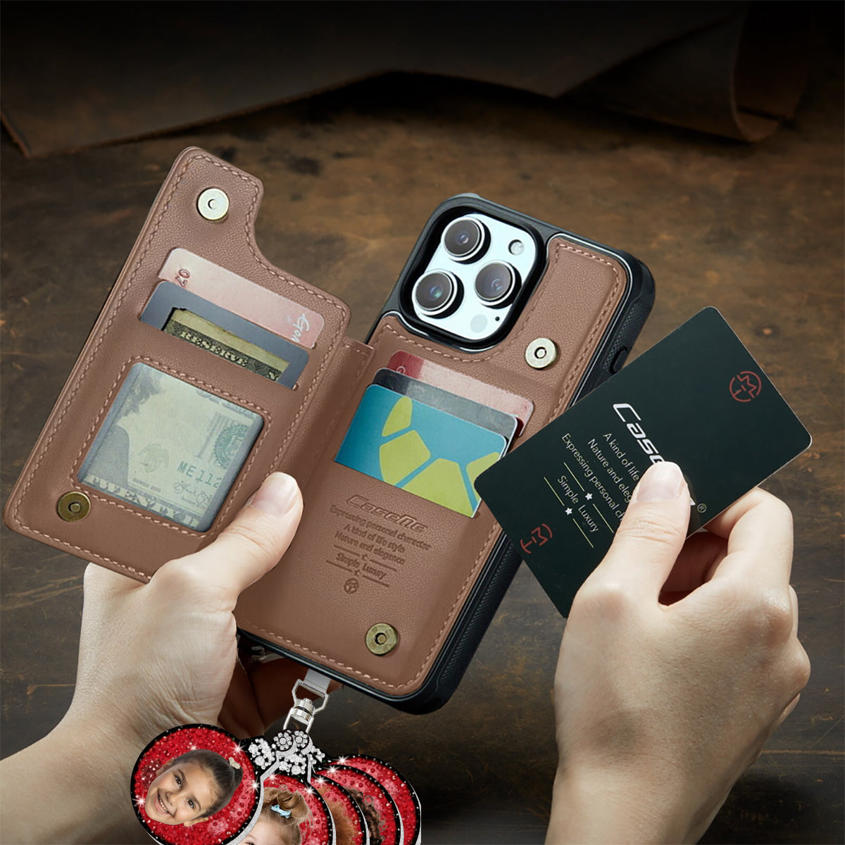 Mes petits-enfants... ont volé mon cœur - Portefeuille de téléphone personnalisé « Fuite de Noël » avec breloques