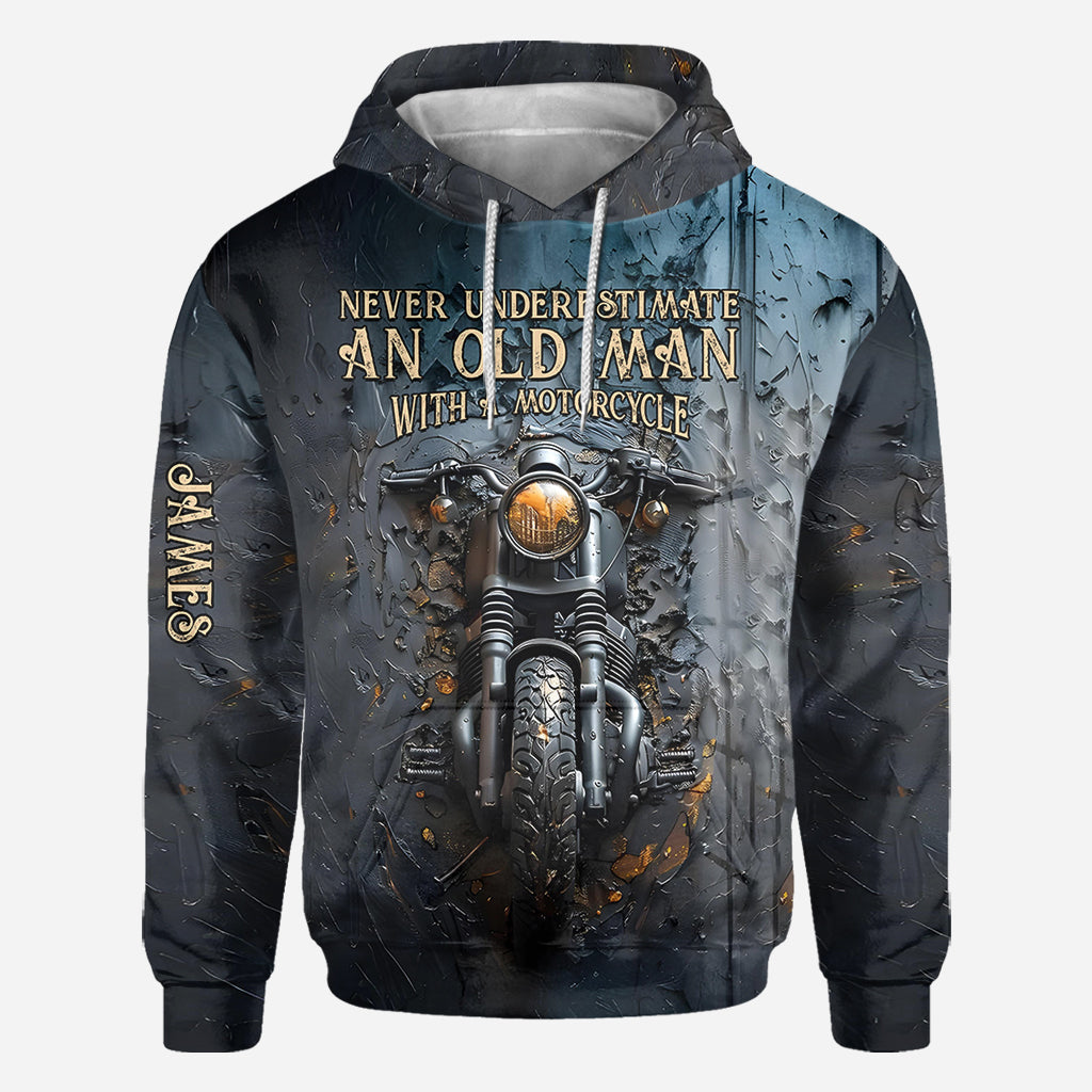 Ne sous-estimez jamais un vieux motard ! – T-shirt motard personnalisé