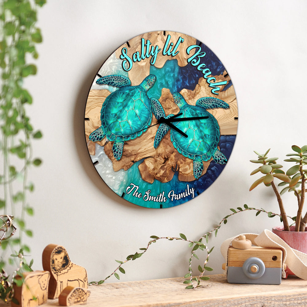 Salty Lil' Beach - Personalisierte Schildkröten-Wanduhr