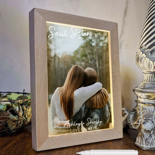 Beste Freundinnen lieben sich immer – Personalisierter Fotorahmen mit Lichterkette