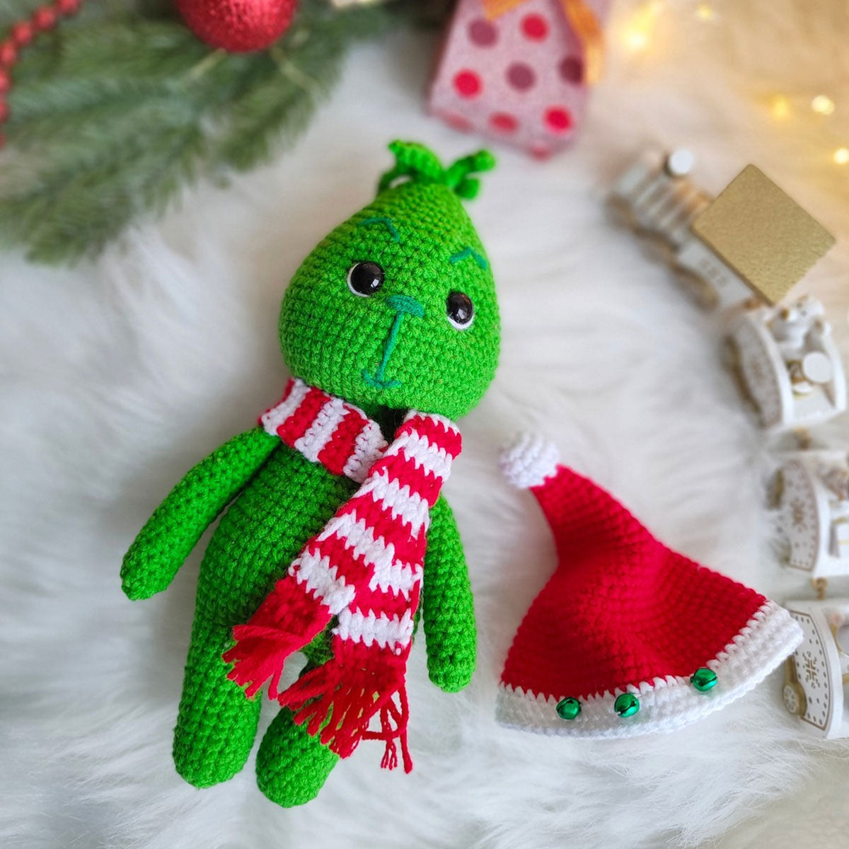 The Christmas Thief - Stole Christmas Hand Knitted Doll