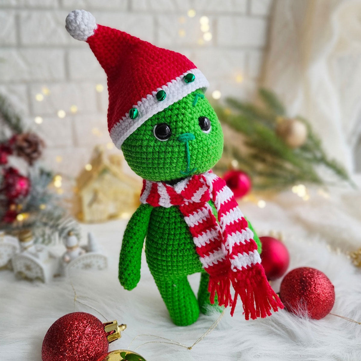 The Christmas Thief - Stole Christmas Hand Knitted Doll