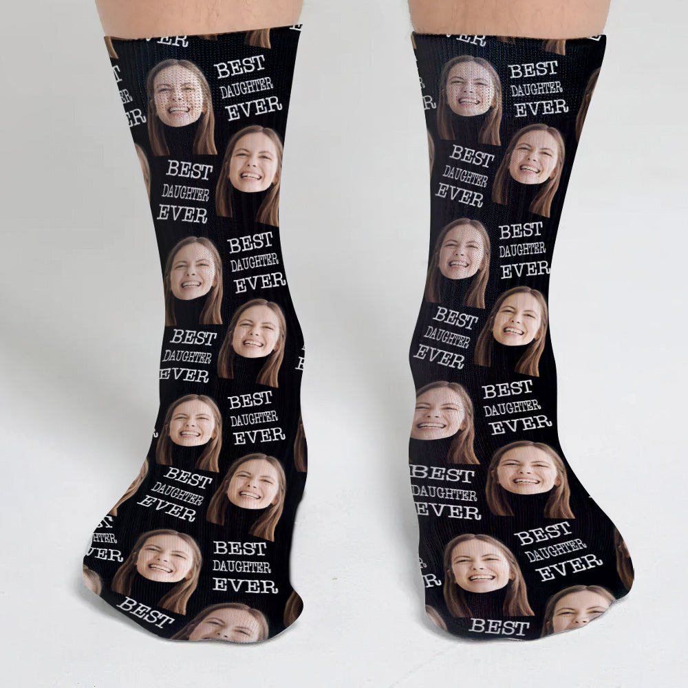 Individuell gestaltete Socken für die Tochter