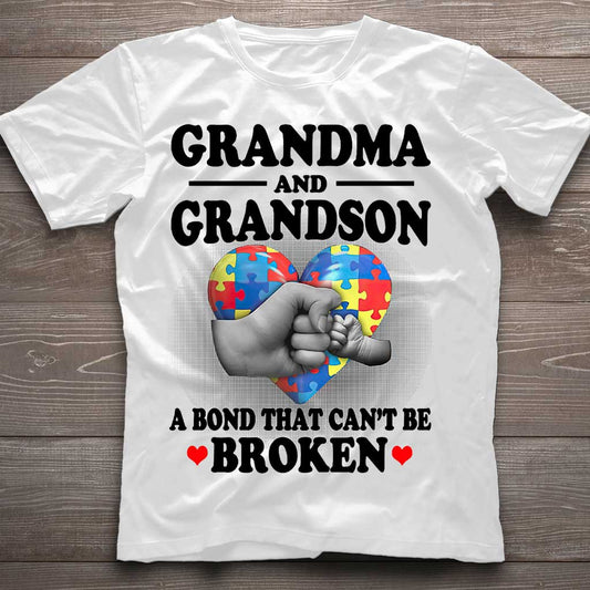 Oma und Enkel – T-Shirt und Hoodie zur Sensibilisierung für Autismus 062021