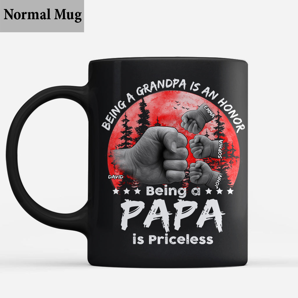 Vater-Sohn-Faustgruß mit rotem Mond – personalisierte Vater-Tasse