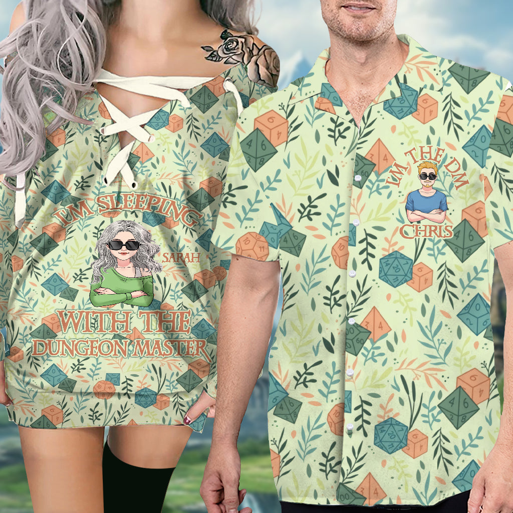 Ich schlafe mit dem Dungeon Master – personalisiertes RPG-Kleid mit schulterfreiem Schulterbereich und langen Ärmeln